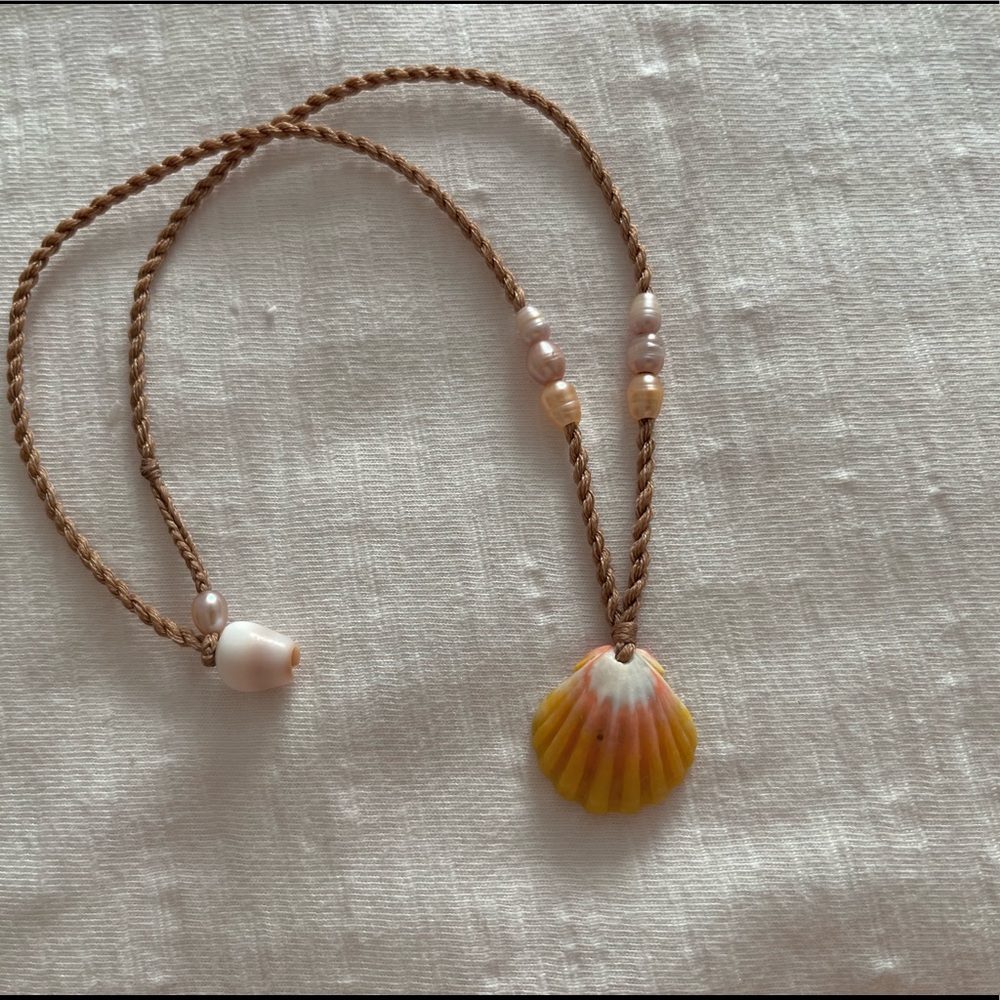 🏝☀️Sunrise Shell Necklace🌈